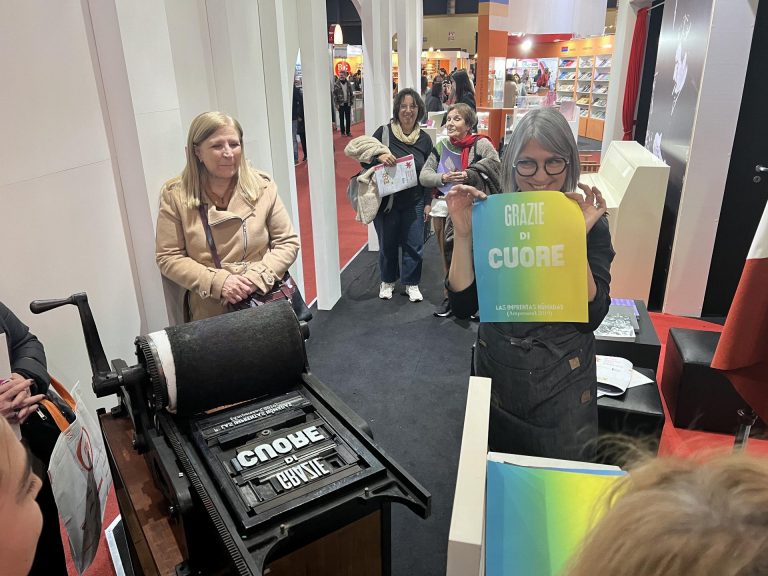 02.05.2024 Fiera del Libro attività Imprentas Nómadas stampa